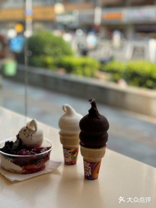 DQ·蛋糕·冰淇淋(上海惠南店)巧克力脆皮甜筒图片