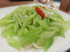 西芹百合-老苏州大客堂·苏帮菜·松鼠桂鱼·苏州传统小吃(观前街人民商场店)