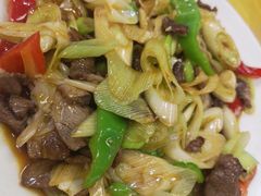 葱爆牛肉-炕锅羊肉土火锅面片大王