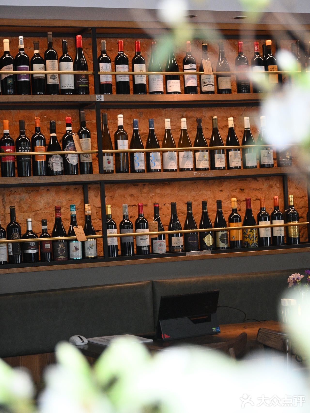 和闺蜜是下午去的，点了咖啡️、气泡水和西餐