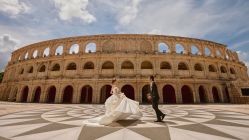 -现代经典婚纱摄影