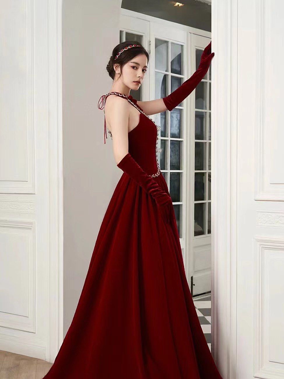 法式浪漫的红丝绒礼服