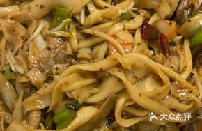 Chicken Frame Stir-Fried Knife-Sliced Noodles