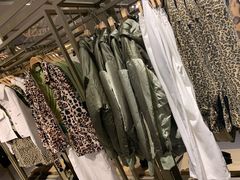 -URBAN REVIVO(济南领秀城贵和购物中心店)