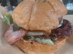 美式经典牛肉汉堡-shark burger·鲨鱼汉堡(交子大道店)
