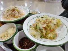 制作沾水的调料-朝伟清真铜瓢牛肉馆(三十年老·店)