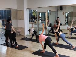 -静待花开瑜伽尊巴会馆