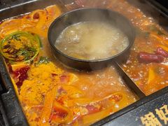 -老牌坊云南鱼豆花火锅(爱建店)