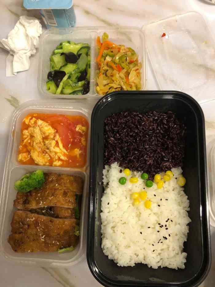 壹家便当-"晚上加班,单位订的晚餐.第一次吃给惊艳到.