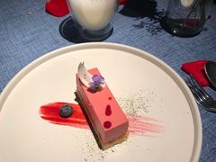 树莓蛋糕-弦月窗LUNETTE BY AMANDA(复兴路店)