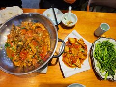 -梁姐啤酒鱼(兴坪古镇店)