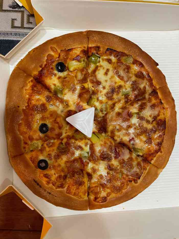 麦卡珑双拼比萨(王串场店)-"和娃二人世界,娃吵着要吃披萨,于是抱着开