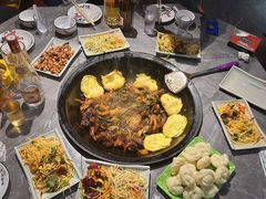 -铁锅人家大锅台铁锅炖·干锅(小香猪杀猪西林店)