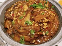 咸鱼茄子煲-香港新发烧腊茶餐厅(万象店)