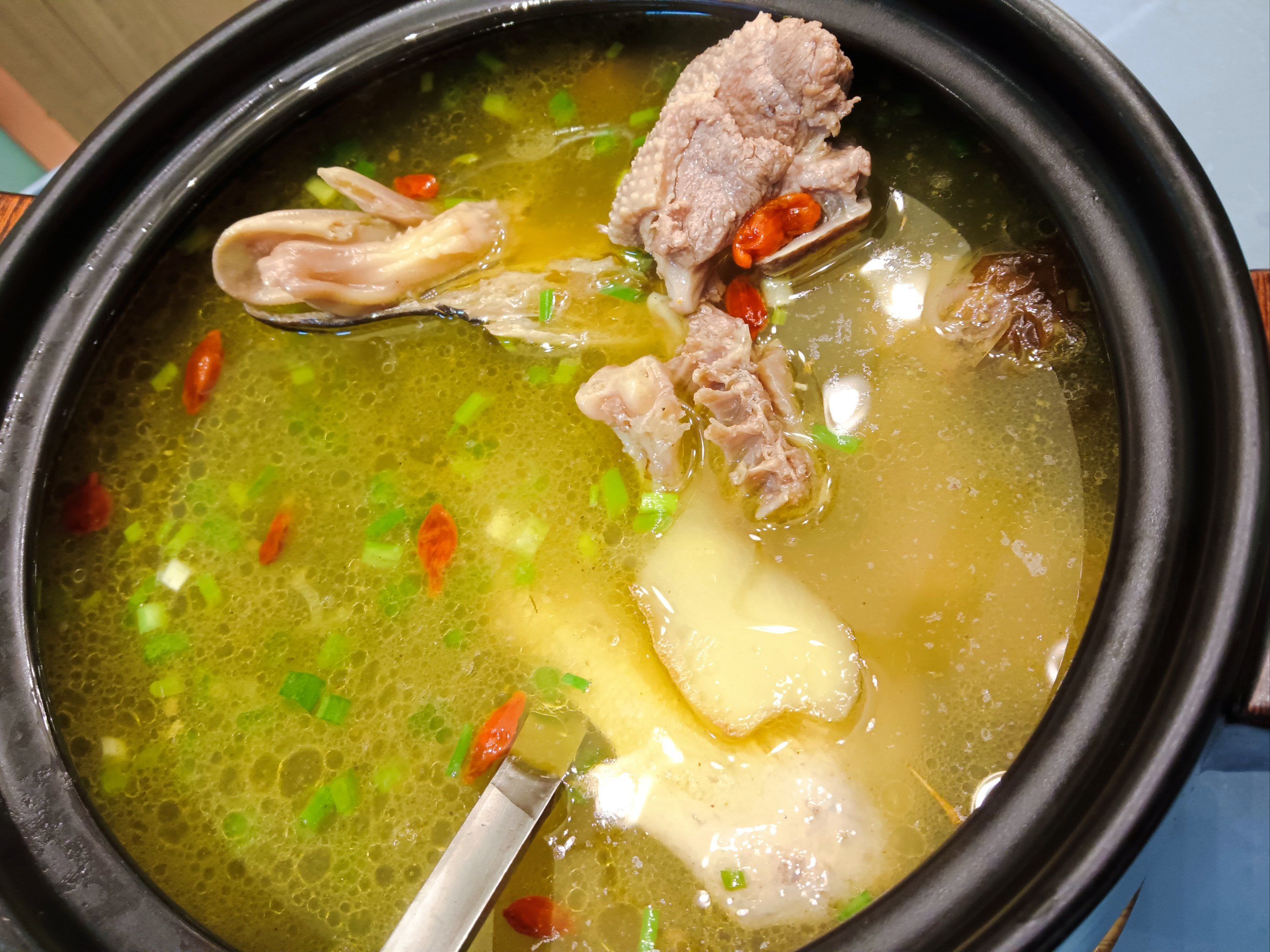 海带老鸭汤夏天去火就喝老鸭汤,分量足味道