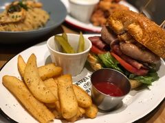 27&nbsp;牛肉汉堡-HELLO 27 意面·沙拉·帕尼尼