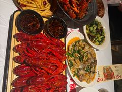-肥肥虾庄·金牌油焖大虾(汉街SKP店)