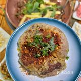在大理！和朋友一起来吃的泡菜牛肉干锅 牛肉新鲜现切