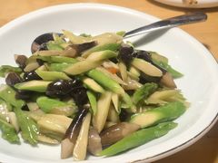 鸡枞菌炒芦笋-胡家大厨(时光街店)
