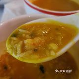 里面应该不止一只小龙虾哟。鸡肉滑嫩，不是那种干梭梭