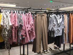 -URBAN REVIVO(高德置地广场·春广场店)