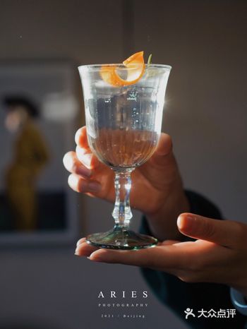 一行五人进店感觉店内一下就满了