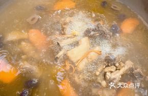 Steam Chicken Soup with Large Mushroom