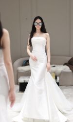 点击看大图 -Renee芮亦婚纱