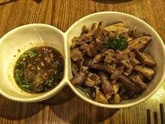 剔骨肉拌茄子-隆喜元鱼汤包·海鲜(中联广场店)
