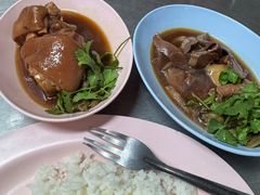 -Kha Mu Charoensang(Silom)
