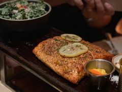 现烤三文鱼-THE CANNERY&JUJU 新鲜海鲜·牛排美食酒廊