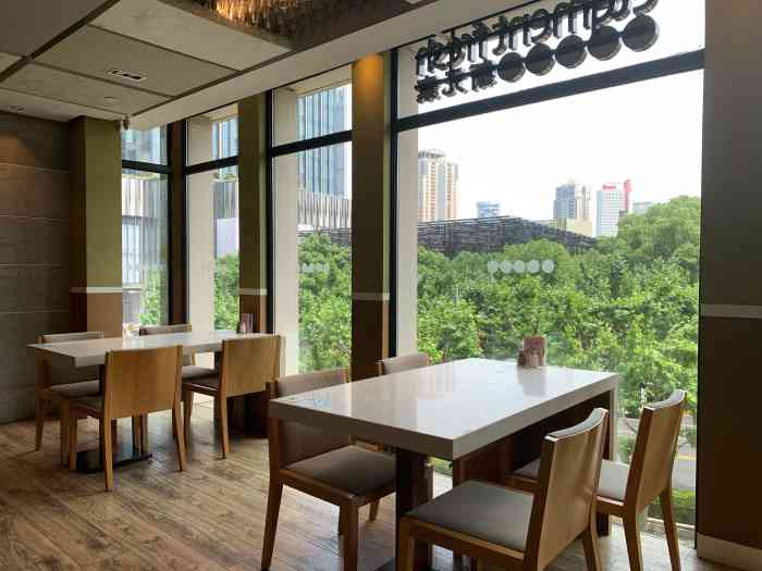 新元素餐厅(南京西路店)-"新元素不便宜,但生意一向很好.这次不想吃.