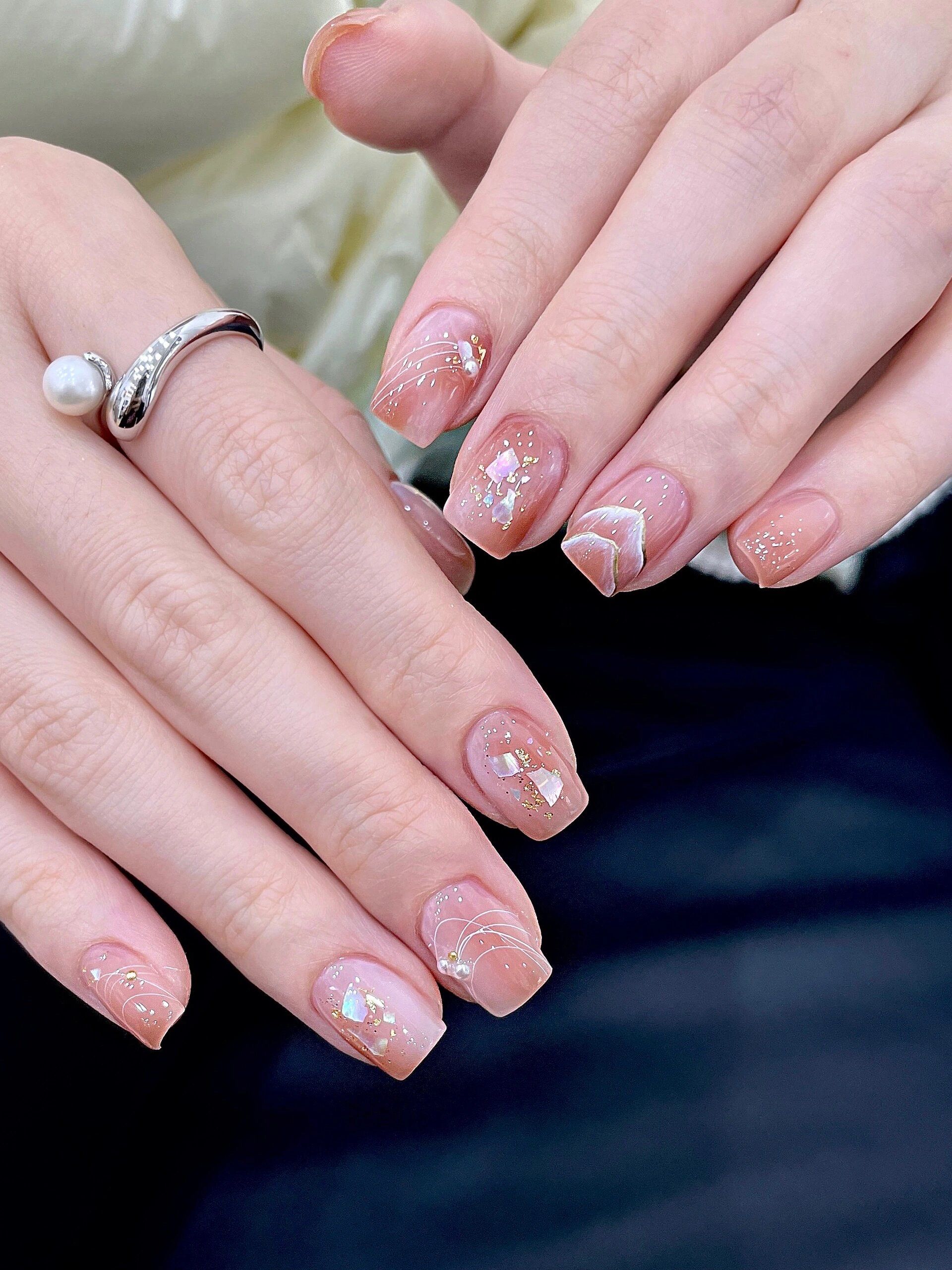 裸色晕染贝壳美甲