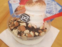 巧克力巴旦木拌拌碗-DQ·蛋糕·冰淇淋(新佳丽店)