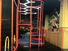 -爱蹦iBOON蹦床运动馆(江汉店)