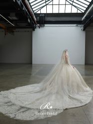 点击看大图 -Renee芮亦婚纱
