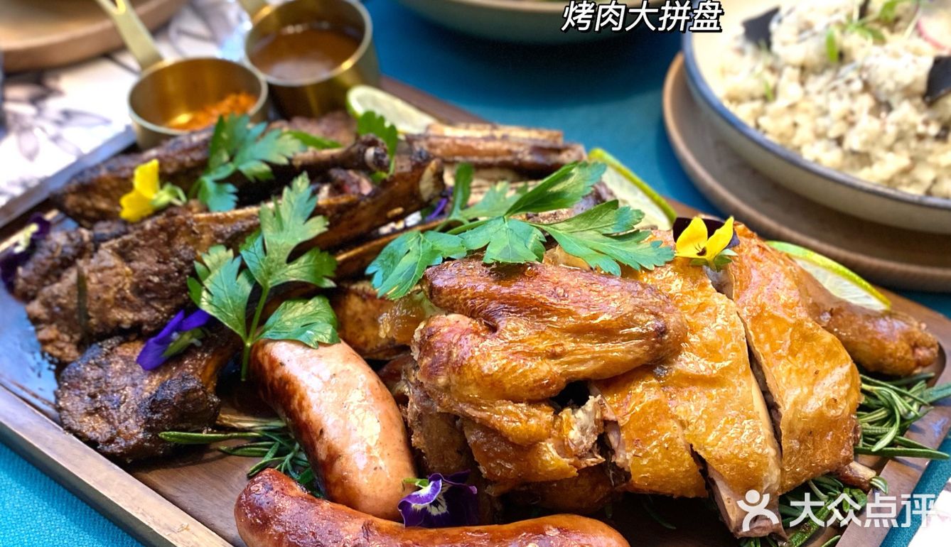 江景餐厅｜重庆竟然有在鲜花丛中品尝美食⁉️