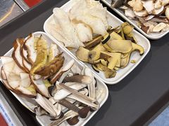 -菌之家·专业纯野生菌火锅·特色炒菌