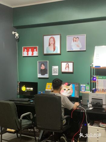 看到朋友拍的证件照，觉得挺不错的就赶紧让朋友把店推过