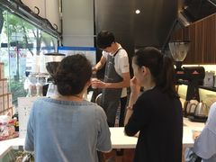 等位区-Manner Coffee(大宁国际商业广场店)