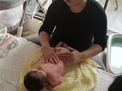 -爱贝尔高端月嫂(母婴护理)