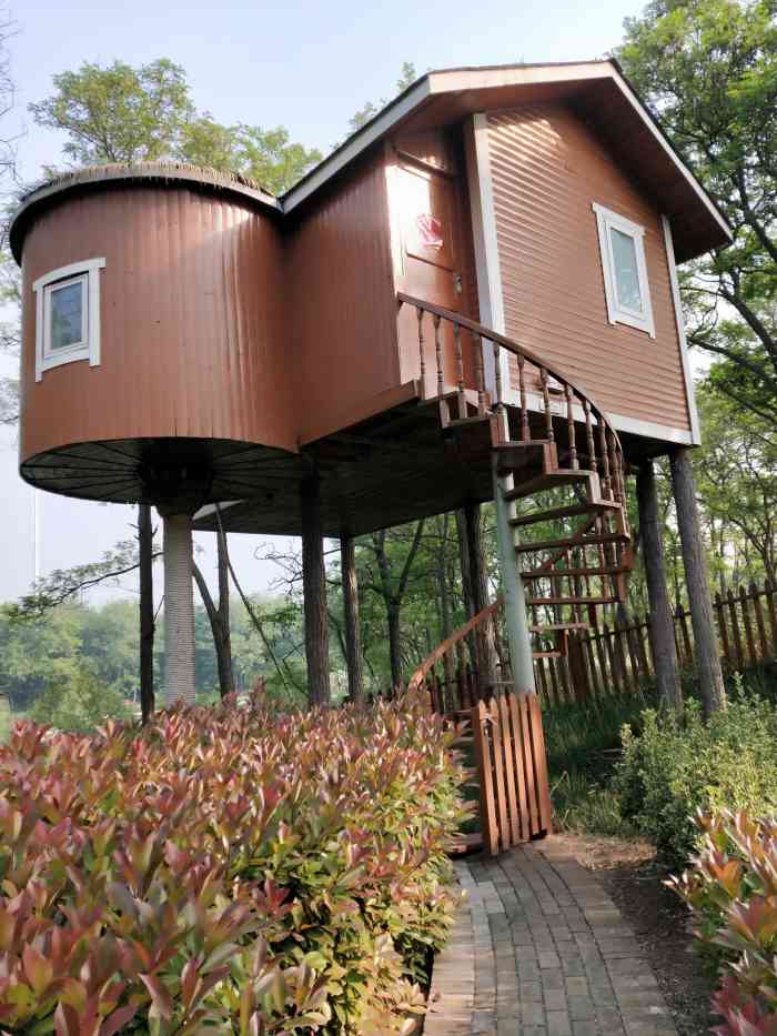 雁鸣湖蟹岛-"位置在雁鸣湖湿地公园里边,基本上都是旅游.