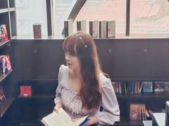 -钟书阁(松江泰晤士小镇店)