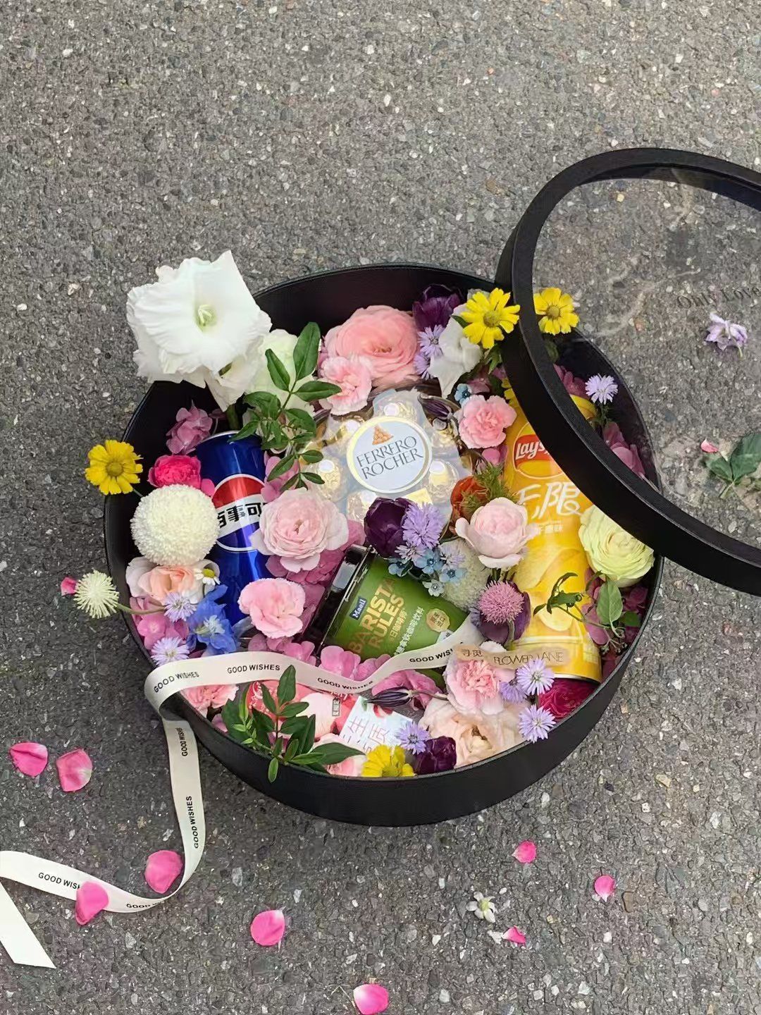 在这家花店订的巧克力鲜花礼盒太赞啦!打开