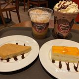 一条不长的街道，可能就有两家。装修风格也跟星爸爸很像