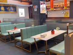 -阿瓦山寨·湘菜现炒·剁椒鱼头王(咸阳总店)