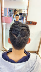 -鏡沙龙发型设计