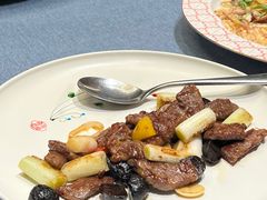 葱爆安格斯雪花牛肉-馋遇江南·精致湖景雅宴(东方之门店)