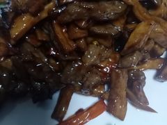 铁板黑椒牛肉-老牌坊鲁菜名店(聊城美食岛店)
