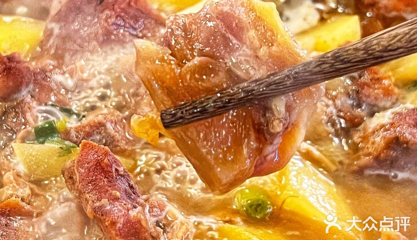 近期想推荐的卖肉店，炭火牛腩煲真的好吃![强]